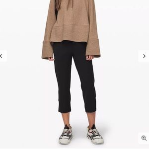 Lululemon On the fly mid rise crop travelwoven